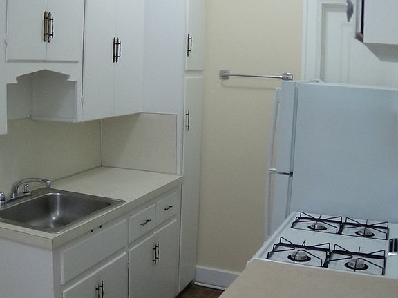 2nd image of 547 Cherry St SE #6M