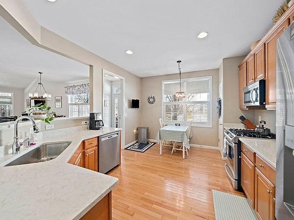 5th image of 29 Spyglass Landing Dr