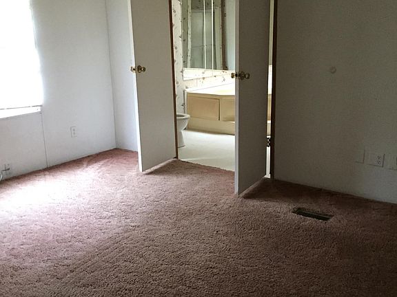 2nd image of 1400 Pine Dr