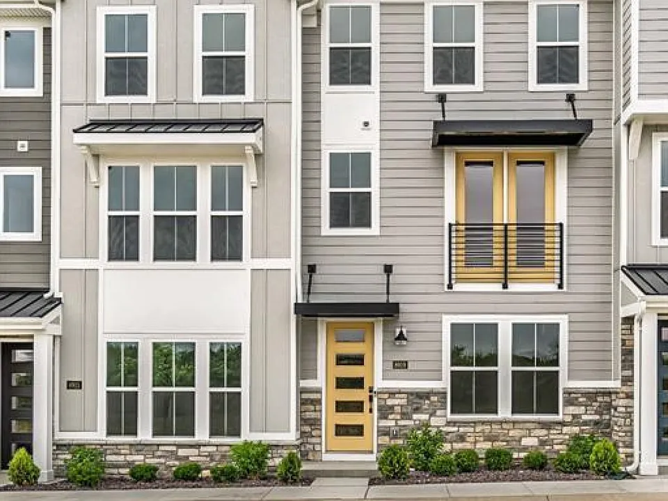 8919 E Gateway Hts