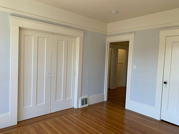 5th image of 120 Valley St