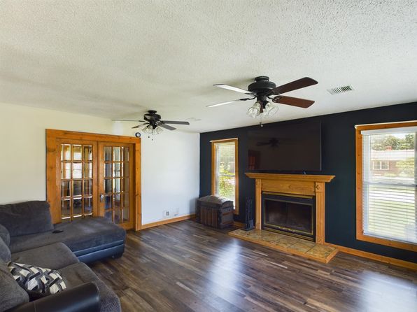 303 S Somerset St, Norwich, KS 67118