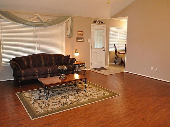 5th image of 623 Magnolia Bnd