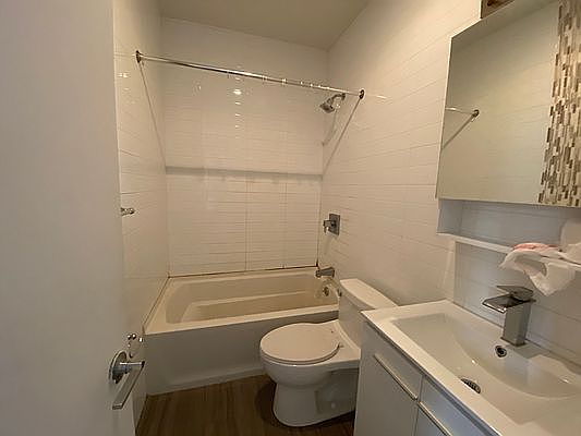 3rd image of 21 Fort Washington Ave #5DD