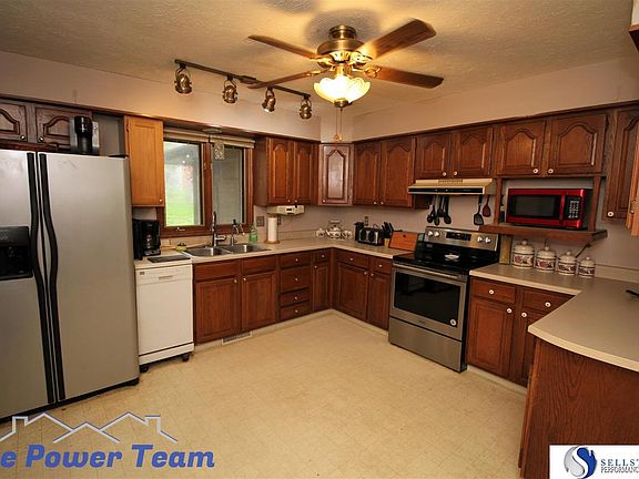 2nd image of 323 Pine St