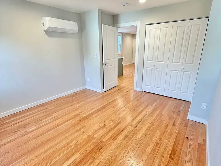 18 Cedar St — Photo 9