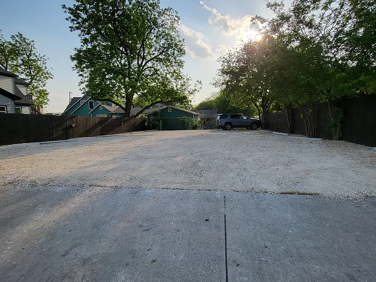 647 Hammond Ave — Photo 4