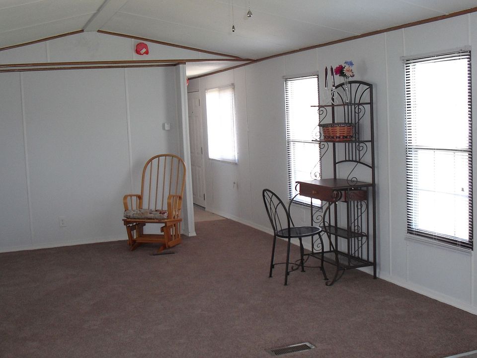 2nd image of 609 Canter Rd