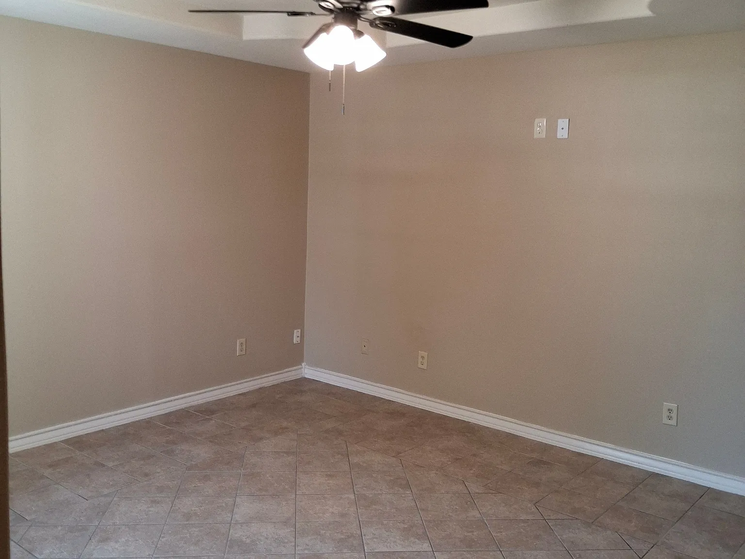 3 bed, 2.0 bath, 1372 sqft, $1,325 — Photo 4