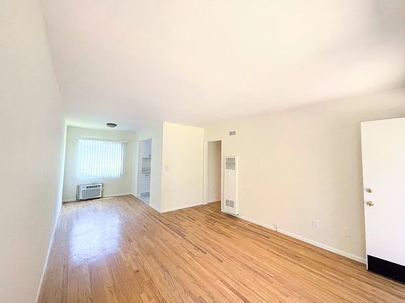 4th image of 11230 Hortense St #4