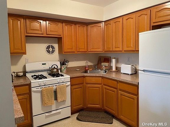 2nd image of 22203 Braddock Ave Floor 2