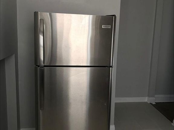 4th image of 7202 S Bennett Ave #3