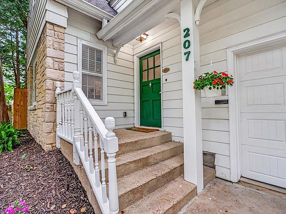 3rd image of 207 S Owen Dr