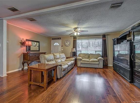 5th image of 213 Pine St