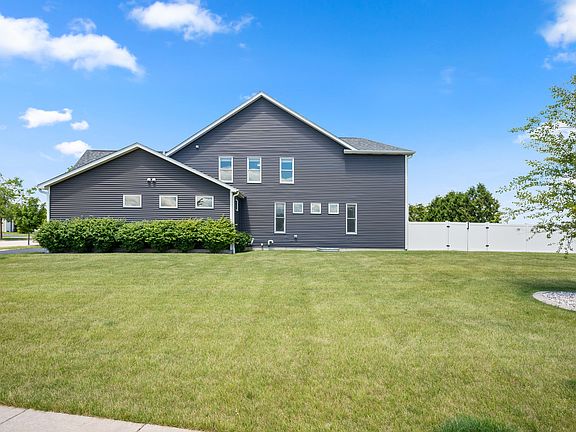 4th image of 657 Brighton Way