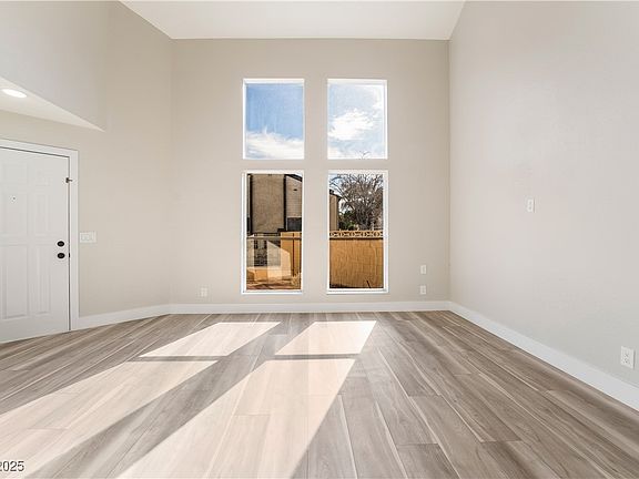2nd image of 491 Kristin Ln