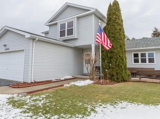 1001 S Oak Creek Dr, Genoa, IL 60135