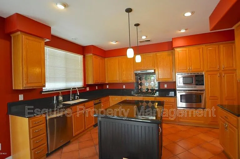 2340 Fairway Ct — Photo 4