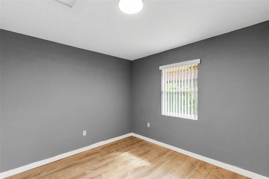 237 NW 12th Court, photo 8