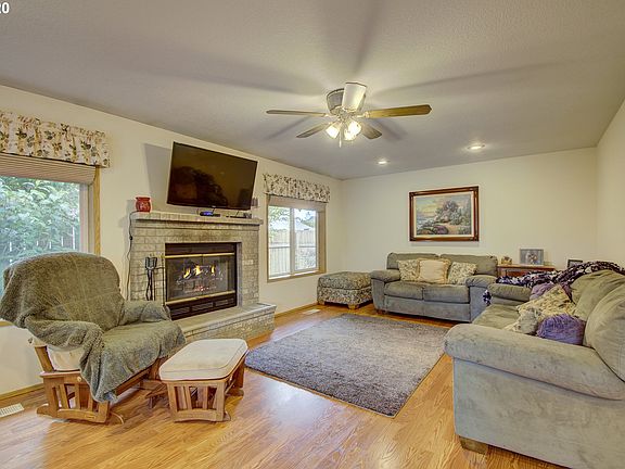 2nd image of 16409 NE 73rd St