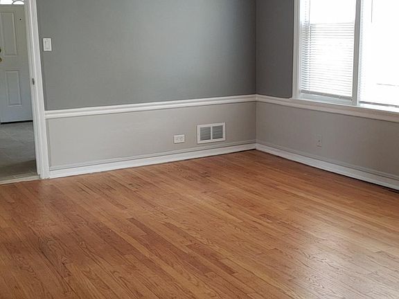 4th image of 6328 N Whipple St #2