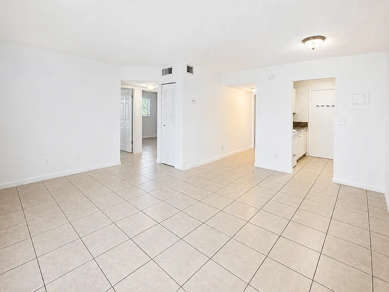 5875 SW 41st St — Photo 5