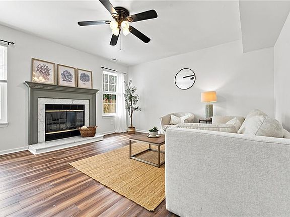 3rd image of 2624 Loudoun St
