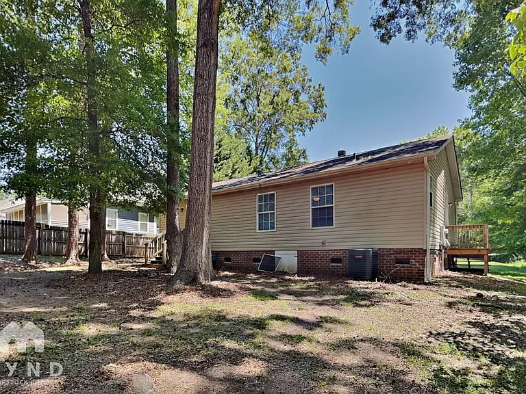 2208 Shalimar Dr — Photo 16