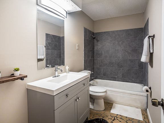 4th image of 3855 Jackson Ave #212