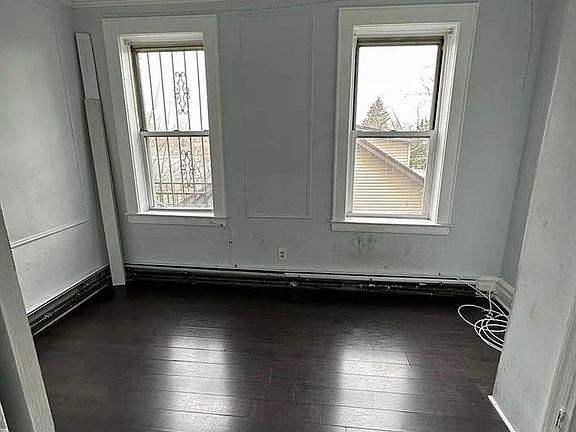 4th image of 533 Sanford Ave #7