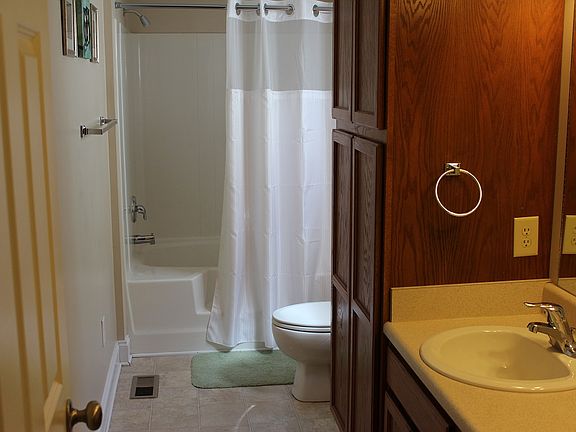 5th image of 60 N Lake Dr