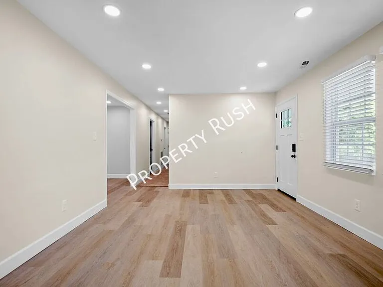 321 Whitmire Cir — Photo 6