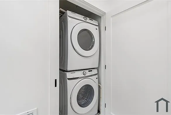 3 bed, 1205 sqft, $5,350 — Photo 3