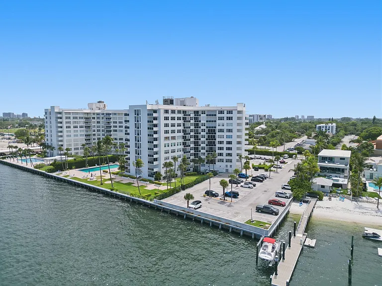 2800 N Flagler Dr #410 — Photo 31