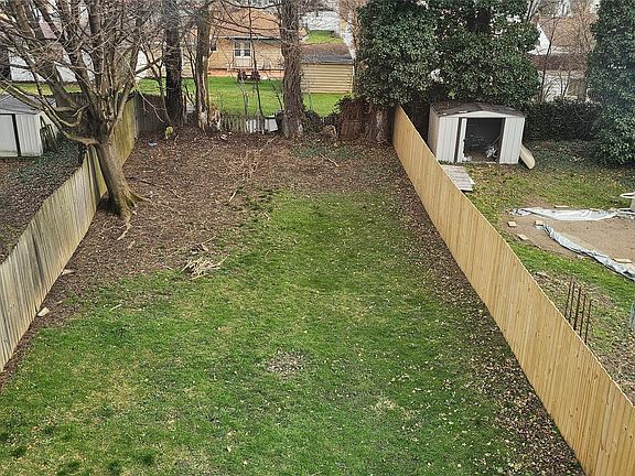 4th image of 343 E 33rd St