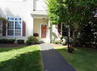 33 Stratton Cir, Troy, NY 12182