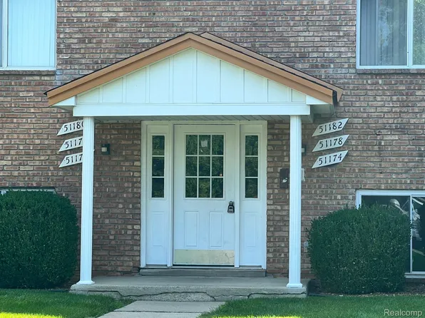51174 Johns Dr, Chesterfield, MI 48047