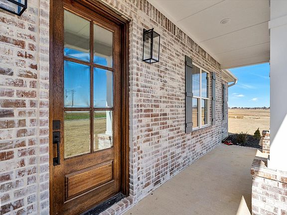 4th image of 100 Arrow Dr