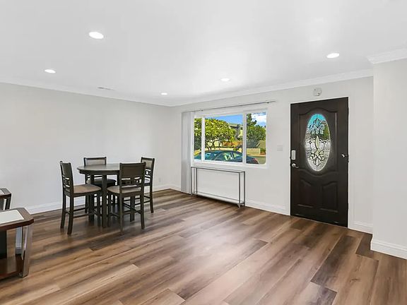 4th image of 420 N Batavia St #420