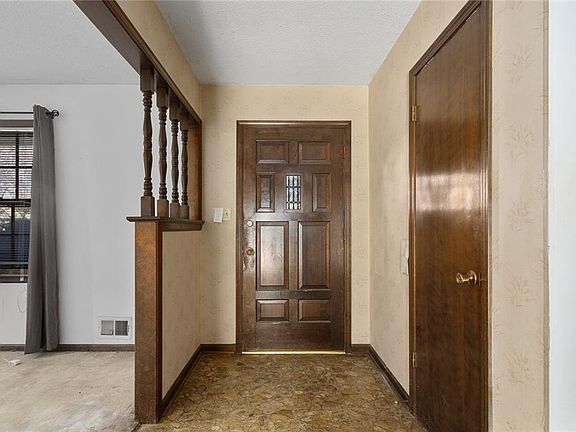 5th image of 214 SE Noeleen Ln