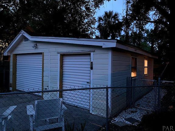 4th image of 1419 E Cervantes St