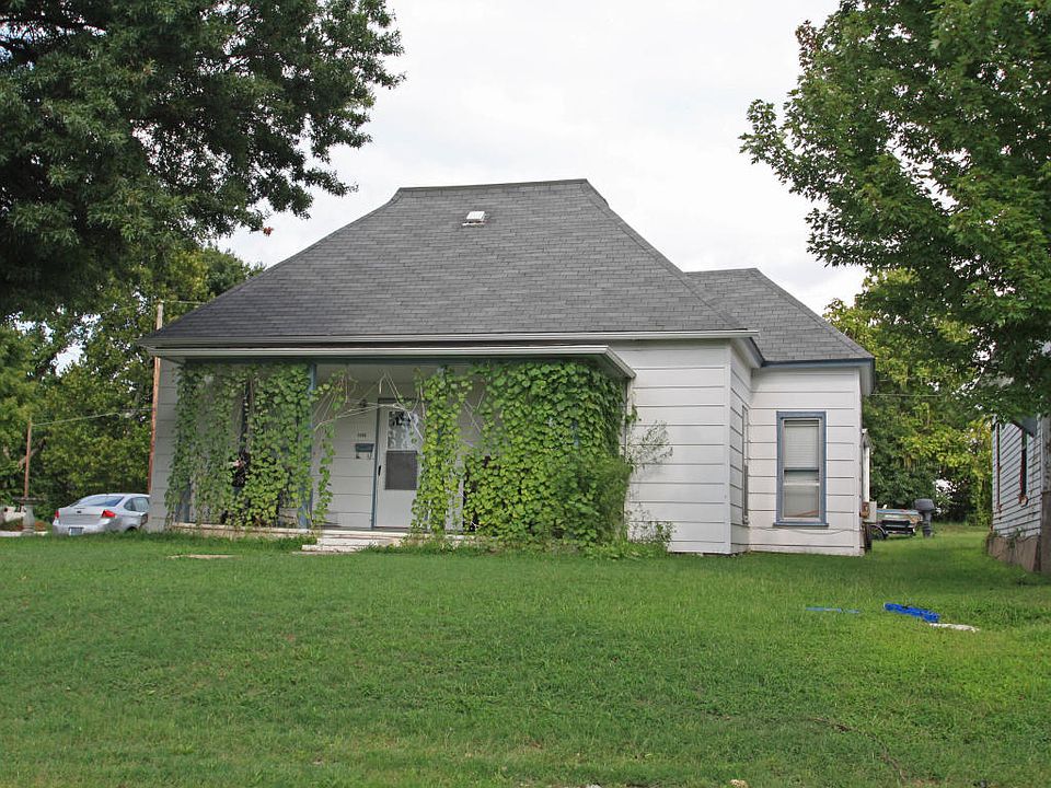 2nd image of 1103 Elm St