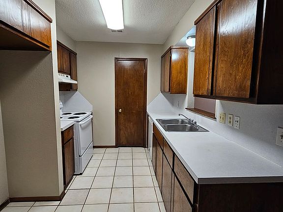 5th image of 2300 Meridian Dr