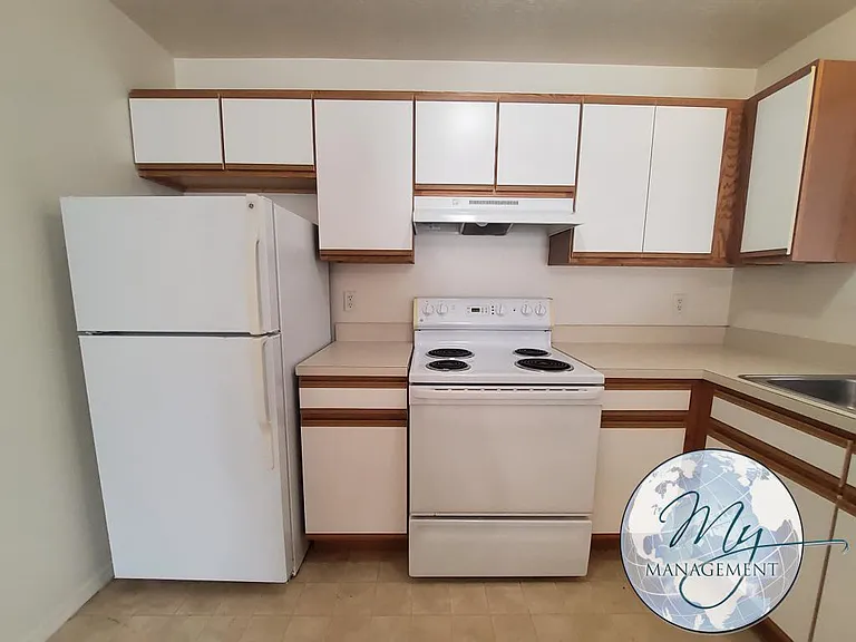 3 bed, 2.0 bath, 1180 sqft, $1,590 — Photo 24