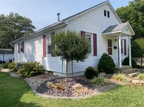 1500 Oak St, Highland, IL 62249