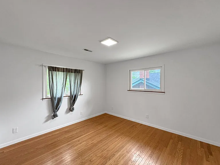 205 S Bryan Ave — Photo 16