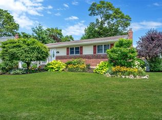 41 W 21st St, Deer Park, NY 11729