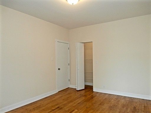 2nd image of 6701 N Clark St #A01