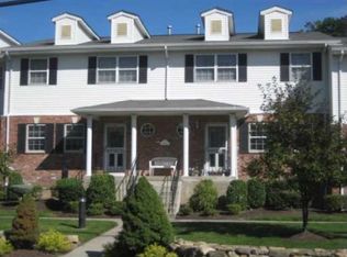 9 Jamie Ct, Suffern, NY 10901