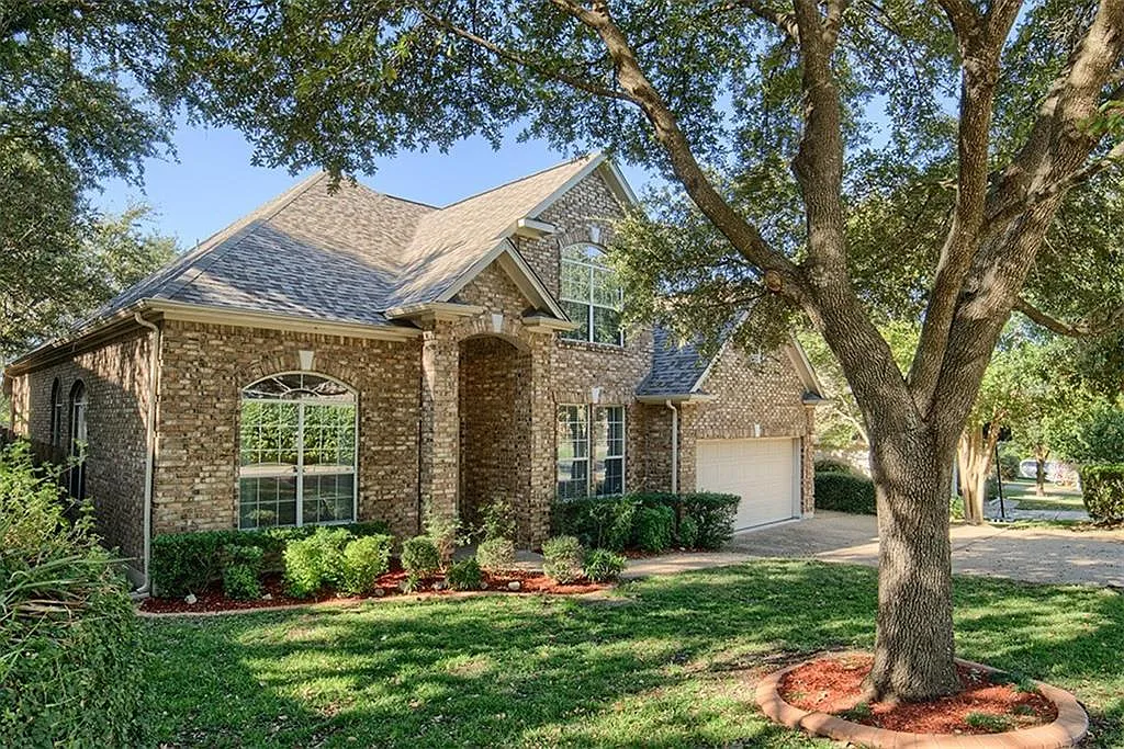 5 bed, 4.0 bath, 3609 sqft, $4,400 — Photo 2